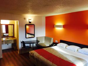 Postel nebo postele na pokoji v ubytování Motel 6-Houston, TX - East