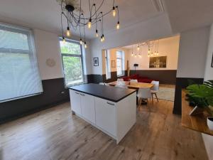 Kuchyň nebo kuchyňský kout v ubytování Duplex dans le centre d'Heusy