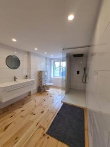 Koupelna v ubytování Duplex dans le centre d'Heusy