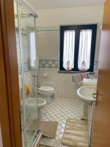 Ванная комната в Casa Mary, vero relax a 15 min. dal mare-IUN Q1172