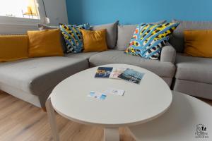a living room with a couch and a white table at Apartman Flumen in Vukovar