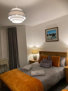 a bedroom with a large bed in a room at 4 beds for 5 people beautiful apartment . in Plymouth