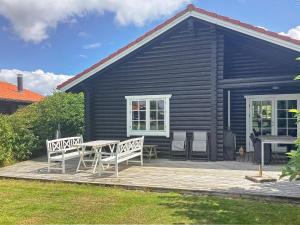 Afbeelding uit fotogalerij van 10 person holiday home in Væggerløse-By Traum in Bøtø By