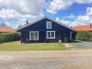 Afbeelding uit fotogalerij van 10 person holiday home in Væggerløse-By Traum in Bøtø By