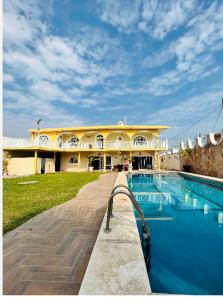 a large house with a swimming pool in front of it at Hermosa casa privada con alberca. in Veracruz