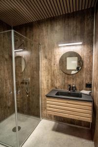 a bathroom with a sink and a shower at Alpan Apartments, Lyngenfjord in Olderdalen