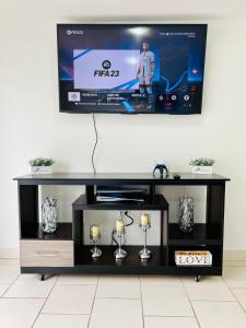 TV a/nebo společenská místnost v ubytování Modern Condo in Ecovivienda
