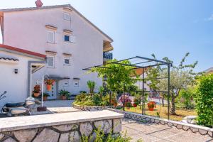 Zahrada ubytování Apartments with parking spaces Crikvenica - 5494
