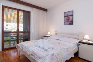 Postel nebo postele na pokoji v ubytování Apartments with parking spaces Crikvenica - 5494