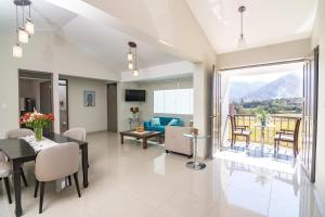 a living room with a table and a dining room at Apart-hotel Villakayro in Moquegua