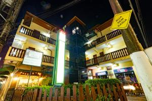 a building with a sign in front of it at night at Pousada Alemã in Santo Antônio do Pinhal