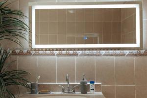 a bathroom sink with a large mirror above it at Estancias playa Costa Azul Surf in San José del Cabo