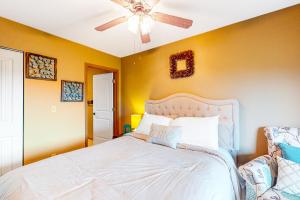 Ένα ή περισσότερα κρεβάτια σε δωμάτιο στο Woodpecker's Tree +28 φωτογραφίες