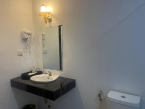 Best Central Point Hotel的一间浴室