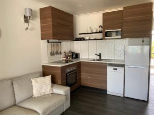 a living room with a couch and a kitchen at Rosslyn Bay Resort Yeppoon in Yeppoon