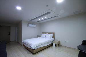 Voodi või voodid majutusasutuse VIEW Hotel Geoje toas