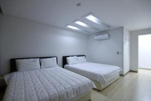 Voodi või voodid majutusasutuse VIEW Hotel Geoje toas