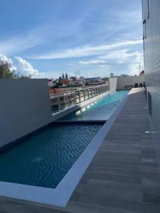 a swimming pool on the roof of a building at Aquarius Fortalezamar in Fortaleza