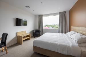 Postel nebo postele na pokoji v ubytování Manha Hotel Auckland Airport