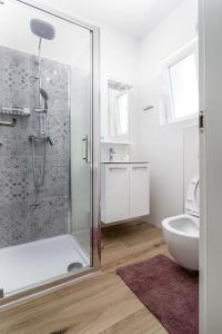 Kúpeľňa v ubytovaní Apartments and rooms by the sea Pakostane, Biograd - 18426 + 37 fotografií
