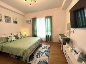 Postel nebo postele na pokoji v ubytování ASG Davao Staycation