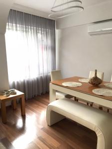 a dining room with a table and chairs and a window at Cozy and Modern Flat Near Bosphorus At Arnavutköy in Istanbul