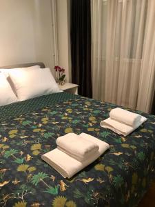 Säng eller sängar i ett rum på Cozy and Modern Flat Near Bosphorus At Arnavutköy