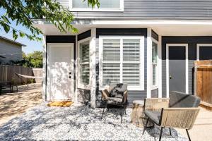 two chairs and a table in front of a house at 2 Bedroom East Riverside Home with Garage-Sleeps 6 in Austin