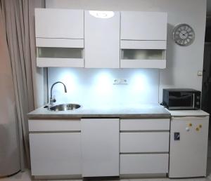 Kuchyňa alebo kuchynka v ubytovaní White-Shell-Apartment