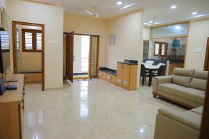 Posezení v ubytování Padma Homes Stay- Luxury Service Apartment 1BHK & 2BHK & 3BHK