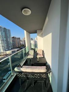 twee bedden op het balkon van een gebouw bij Mersin'in en lüks ve en güzel 2+1 evi in Mersin