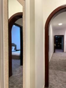 a mirror in a hallway with a living room at غزالي للوحدات السكنية in Al Madinah