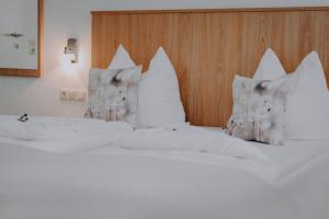 Łóżko lub łóżka w pokoju w obiekcie Sporthotel Kitz inkl Sommercard, kostenlose Maut für die Großglockner Hochalpenstraße, zentrale Lage mit bestem Ausblick