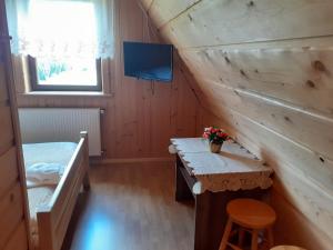 a room with a bed and a desk in a room at Dom Wypoczynkowy Grań in Białka Tatrzańska