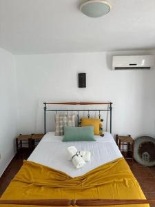 a bedroom with a bed with two stuffed animals on it at Casa dos AVÓS in Santana de Cambas