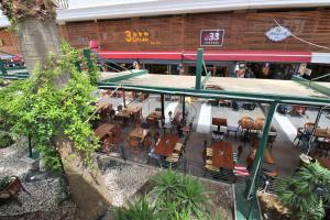 Ein Restaurant oder anderes Speiselokal in der Unterkunft Feine Wohnung mitten im Zentrum 