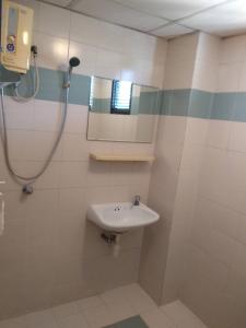 a bathroom with a sink and a shower at Grand Residence Ngamwongwan 19 in Nonthaburi