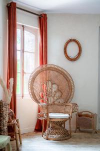 Posedenie v ubytovaní Château de Sienne proche Avignon Orange 7 Chambres Piscine Rivière
