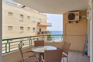 Balkón alebo terasa v ubytovaní Beachfront apartment Torrox Costa