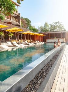 Bazén v ubytování Beach Club by Haadtien nebo v jeho okolí