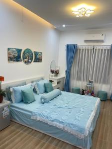 Postel nebo postele na pokoji v ubytování Nhà Nghỉ Huyền Anh