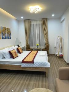 Postel nebo postele na pokoji v ubytování Nhà Nghỉ Huyền Anh