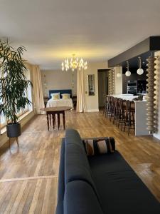 Posezení v ubytování Loft me - Entre art deco et loft à l'americaine
