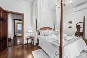 Giường trong phòng chung tại Boutique Villa Anna Varos