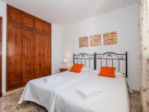 A bed or beds in a room at Great Son Bou Villa Casa Lucia 3 Bedroom Family Villa Large Spacious Pool Area Sea Views