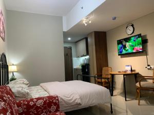 Lova arba lovos apgyvendinimo įstaigoje Royal Bed - Royal Sentul Park Apartment