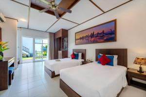 Postel nebo postele na pokoji v ubytování Tam Thanh Beach Resort & Spa