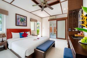 Postel nebo postele na pokoji v ubytování Tam Thanh Beach Resort & Spa