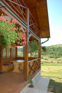 Un balcon sau o terasă la Planinska kuća Jovanić