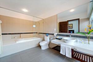 Koupelna v ubytování Tam Thanh Beach Resort & Spa